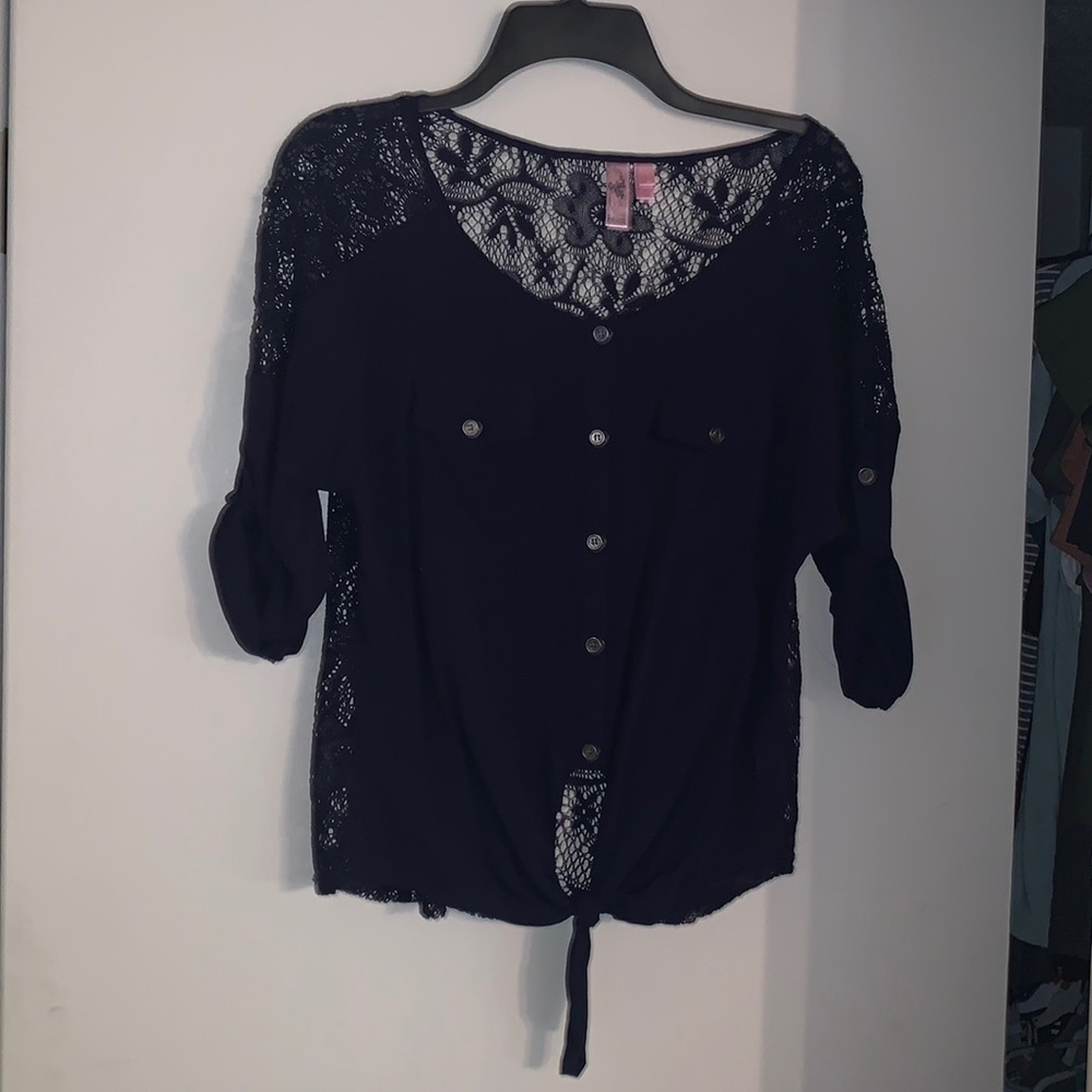 💸 3/$25 Button up, lace back top